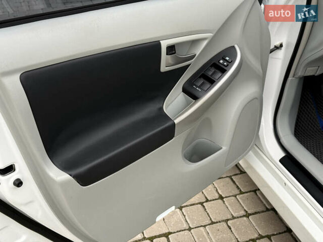 Тойота Приус, объемом двигателя 1.8 л и пробегом 220 тыс. км за 9950 $, фото 13 на Automoto.ua