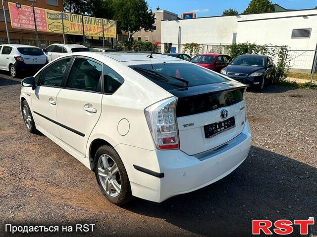 Тойота Приус, объемом двигателя 1.8 л и пробегом 103 тыс. км за 8500 $, фото 2 на Automoto.ua