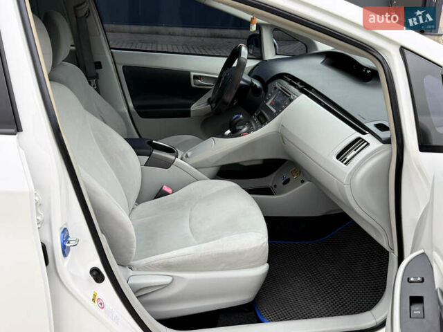 Тойота Приус, объемом двигателя 1.8 л и пробегом 220 тыс. км за 9950 $, фото 21 на Automoto.ua