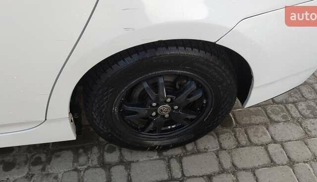 Тойота Пріус, об'ємом двигуна 1.8 л та пробігом 250 тис. км за 9500 $, фото 3 на Automoto.ua