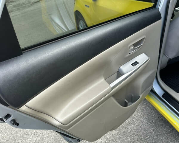 Желтый Тойота Приус, объемом двигателя 1.8 л и пробегом 780 тыс. км за 8200 $, фото 9 на Automoto.ua