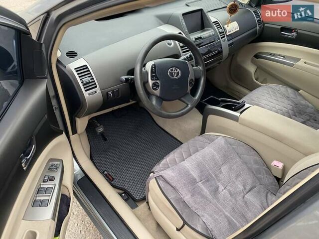 Серый Тойота Приус, объемом двигателя 1.5 л и пробегом 145 тыс. км за 6500 $, фото 3 на Automoto.ua