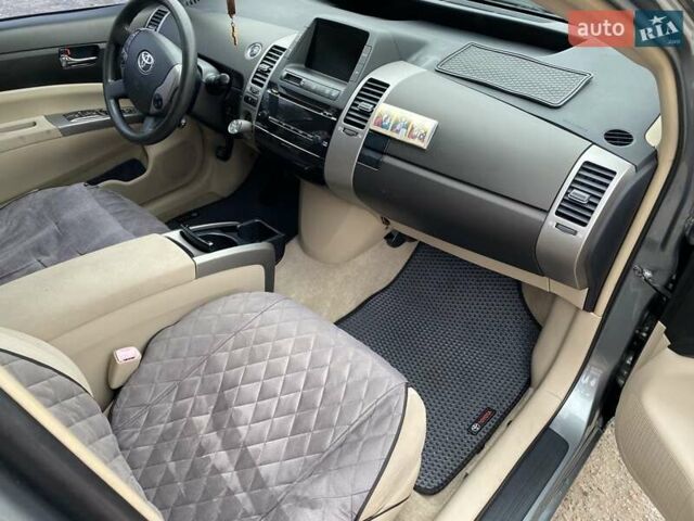 Серый Тойота Приус, объемом двигателя 1.5 л и пробегом 145 тыс. км за 6500 $, фото 6 на Automoto.ua