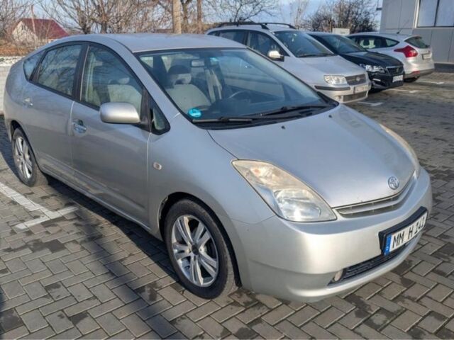 Серый Тойота Приус, объемом двигателя 1.5 л и пробегом 241 тыс. км за 2450 $, фото 2 на Automoto.ua