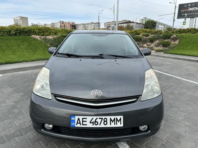 Серый Тойота Приус, объемом двигателя 1.5 л и пробегом 172 тыс. км за 5850 $, фото 1 на Automoto.ua