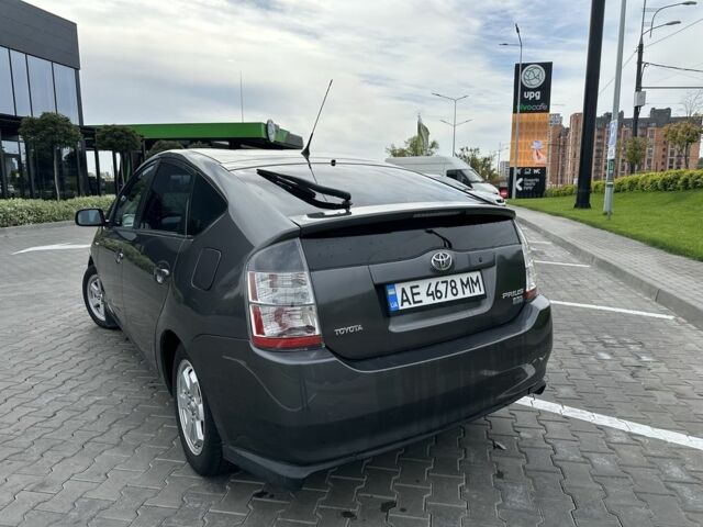 Серый Тойота Приус, объемом двигателя 1.5 л и пробегом 172 тыс. км за 5850 $, фото 3 на Automoto.ua