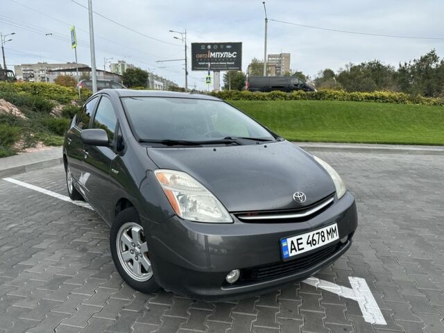 Серый Тойота Приус, объемом двигателя 1.5 л и пробегом 172 тыс. км за 5850 $, фото 2 на Automoto.ua