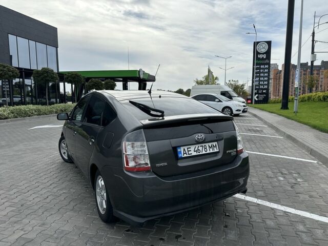 Серый Тойота Приус, объемом двигателя 1.5 л и пробегом 172 тыс. км за 5850 $, фото 5 на Automoto.ua
