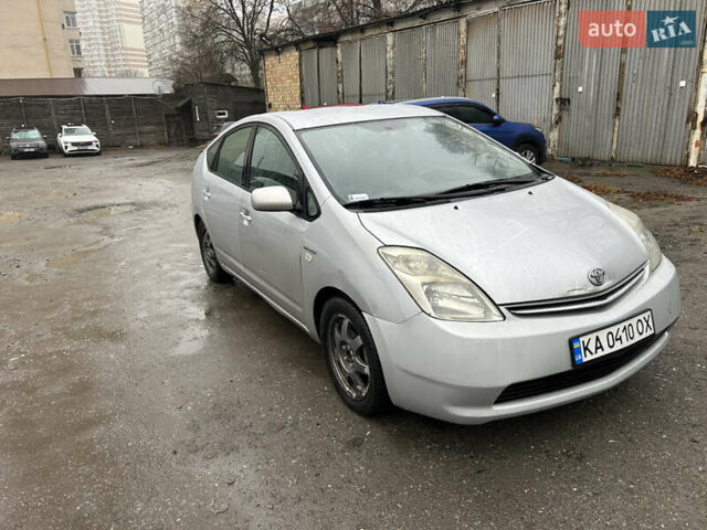 Серый Тойота Приус, объемом двигателя 1.5 л и пробегом 572 тыс. км за 4500 $, фото 3 на Automoto.ua