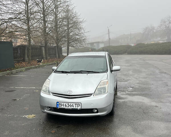 Серый Тойота Приус, объемом двигателя 1.5 л и пробегом 275 тыс. км за 5870 $, фото 1 на Automoto.ua