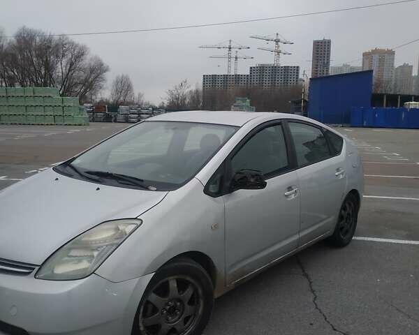 Серый Тойота Приус, объемом двигателя 1.5 л и пробегом 250 тыс. км за 4999 $, фото 2 на Automoto.ua