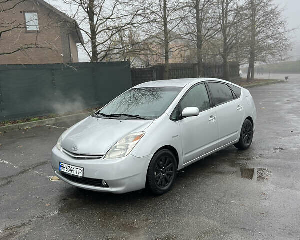 Серый Тойота Приус, объемом двигателя 1.5 л и пробегом 275 тыс. км за 5870 $, фото 2 на Automoto.ua