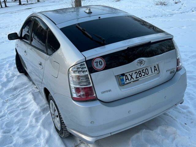 Серый Тойота Приус, объемом двигателя 1.5 л и пробегом 250 тыс. км за 7999 $, фото 2 на Automoto.ua