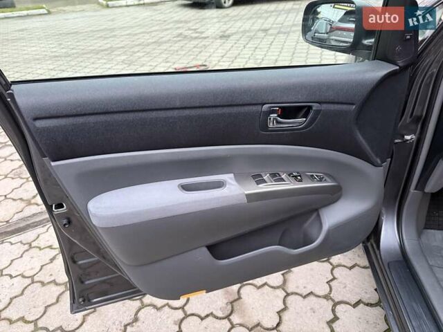 Серый Тойота Приус, объемом двигателя 1.5 л и пробегом 278 тыс. км за 7650 $, фото 19 на Automoto.ua