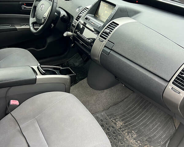 Серый Тойота Приус, объемом двигателя 1.5 л и пробегом 275 тыс. км за 5870 $, фото 10 на Automoto.ua