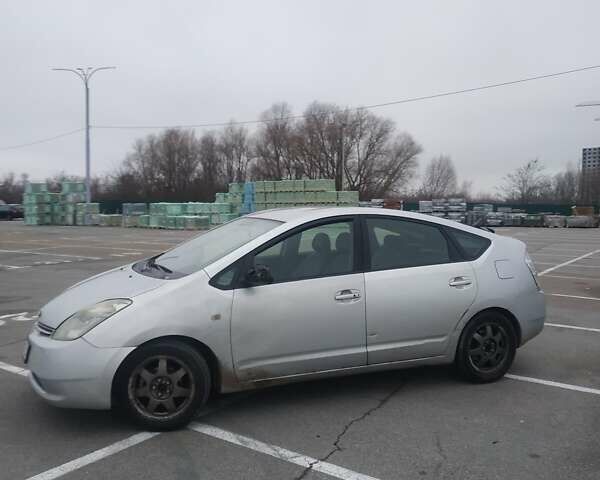 Серый Тойота Приус, объемом двигателя 1.5 л и пробегом 250 тыс. км за 4999 $, фото 3 на Automoto.ua