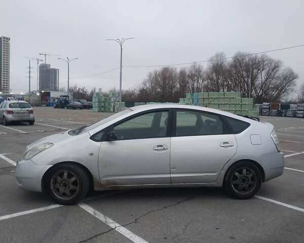 Серый Тойота Приус, объемом двигателя 1.5 л и пробегом 250 тыс. км за 4999 $, фото 6 на Automoto.ua