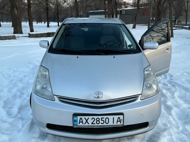 Серый Тойота Приус, объемом двигателя 1.5 л и пробегом 250 тыс. км за 7999 $, фото 3 на Automoto.ua