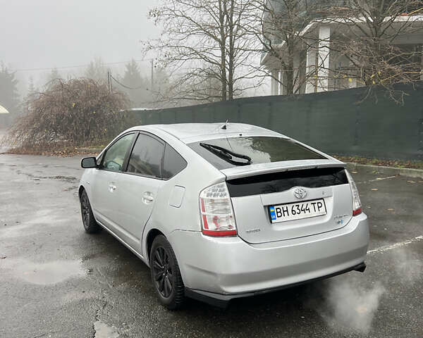 Серый Тойота Приус, объемом двигателя 1.5 л и пробегом 275 тыс. км за 5870 $, фото 4 на Automoto.ua