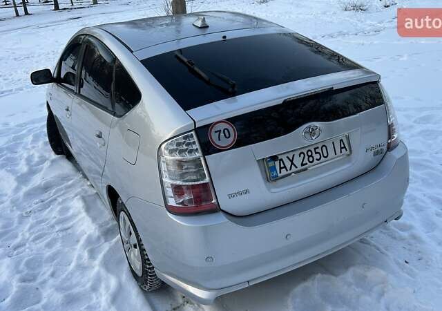 Серый Тойота Приус, объемом двигателя 1.5 л и пробегом 250 тыс. км за 7999 $, фото 2 на Automoto.ua