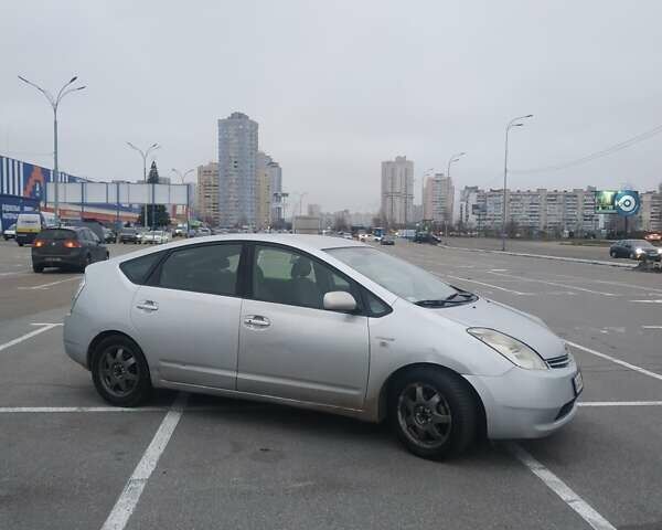 Серый Тойота Приус, объемом двигателя 1.5 л и пробегом 250 тыс. км за 4999 $, фото 1 на Automoto.ua