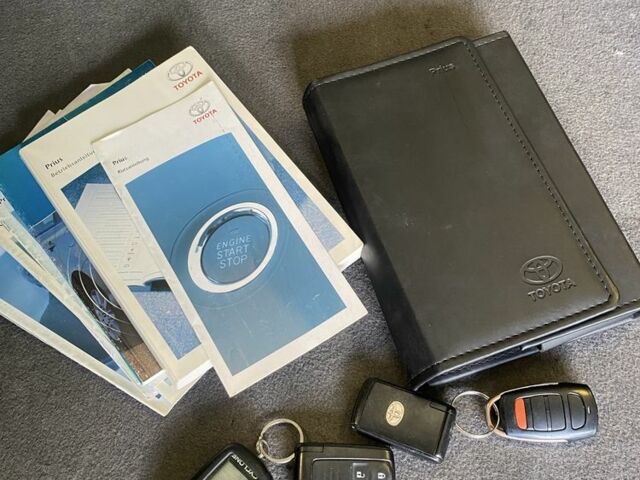 Сірий Тойота Пріус, об'ємом двигуна 1.5 л та пробігом 350 тис. км за 6500 $, фото 13 на Automoto.ua