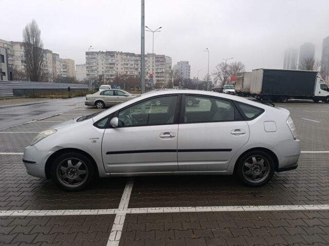 Серый Тойота Приус, объемом двигателя 1.5 л и пробегом 274 тыс. км за 5990 $, фото 2 на Automoto.ua