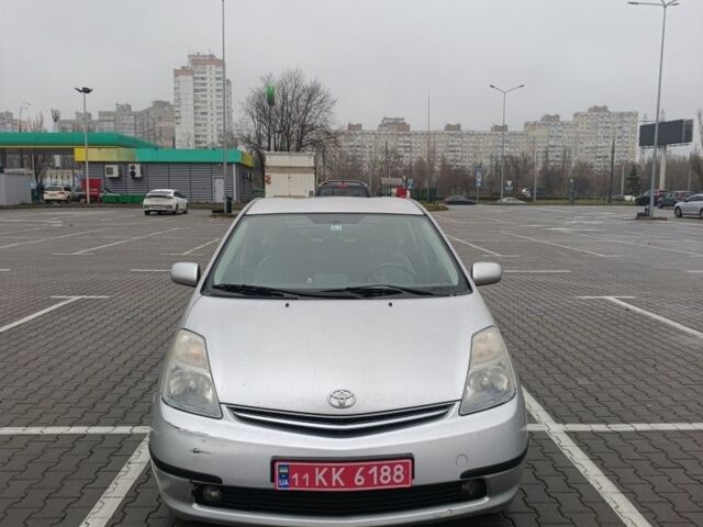 Серый Тойота Приус, объемом двигателя 1.5 л и пробегом 274 тыс. км за 5990 $, фото 1 на Automoto.ua