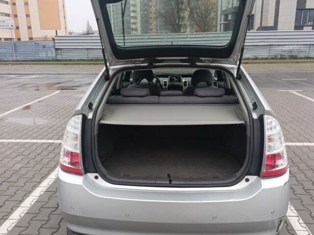 Серый Тойота Приус, объемом двигателя 1.5 л и пробегом 274 тыс. км за 5990 $, фото 5 на Automoto.ua