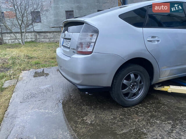 Серый Тойота Приус, объемом двигателя 1.5 л и пробегом 365 тыс. км за 6200 $, фото 4 на Automoto.ua