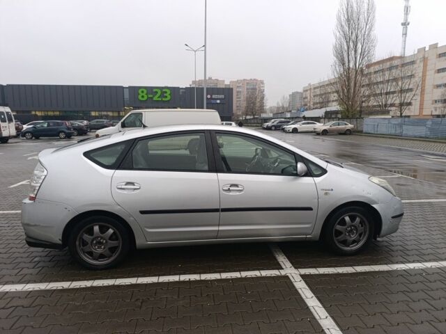 Серый Тойота Приус, объемом двигателя 1.5 л и пробегом 274 тыс. км за 5990 $, фото 3 на Automoto.ua