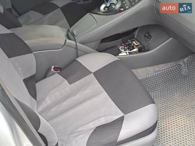 Серый Тойота Приус, объемом двигателя 1.8 л и пробегом 420 тыс. км за 9190 $, фото 9 на Automoto.ua