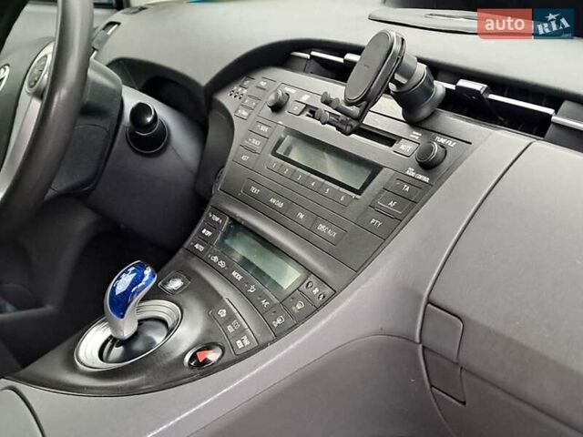 Серый Тойота Приус, объемом двигателя 1.8 л и пробегом 420 тыс. км за 9190 $, фото 6 на Automoto.ua