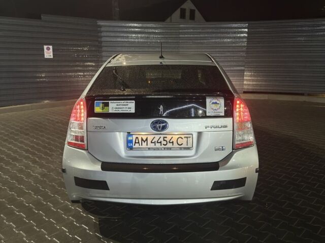 Серый Тойота Приус, объемом двигателя 1.8 л и пробегом 300 тыс. км за 10000 $, фото 3 на Automoto.ua