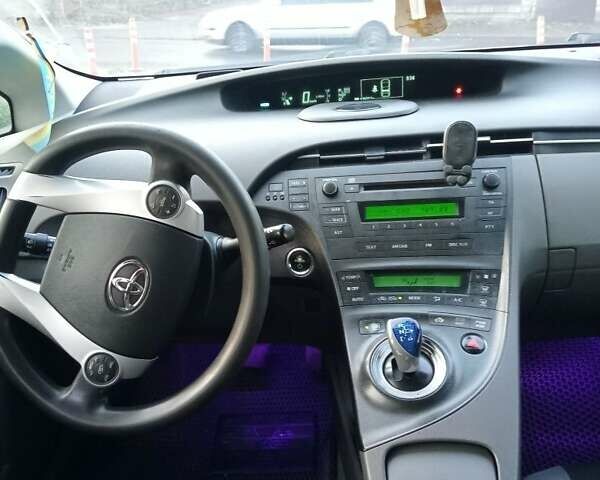 Серый Тойота Приус, объемом двигателя 1.8 л и пробегом 420 тыс. км за 8700 $, фото 5 на Automoto.ua