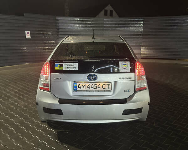 Серый Тойота Приус, объемом двигателя 1.8 л и пробегом 300 тыс. км за 9000 $, фото 1 на Automoto.ua