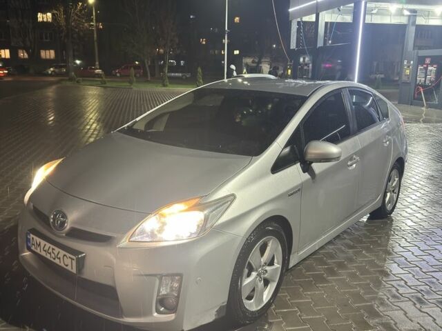 Серый Тойота Приус, объемом двигателя 1.8 л и пробегом 300 тыс. км за 10000 $, фото 1 на Automoto.ua