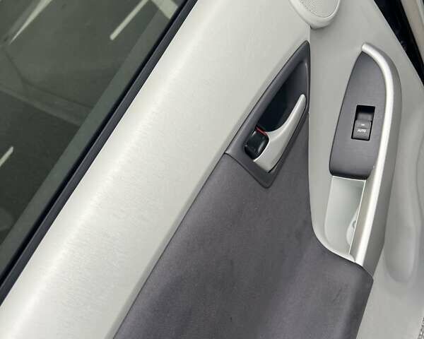 Серый Тойота Приус, объемом двигателя 1.8 л и пробегом 285 тыс. км за 9800 $, фото 14 на Automoto.ua