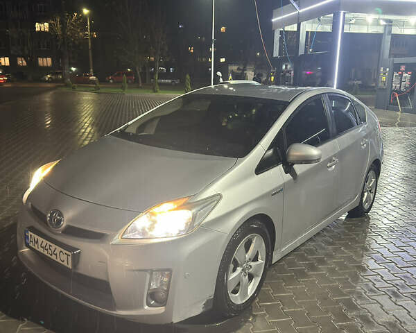Серый Тойота Приус, объемом двигателя 1.8 л и пробегом 300 тыс. км за 9000 $, фото 2 на Automoto.ua