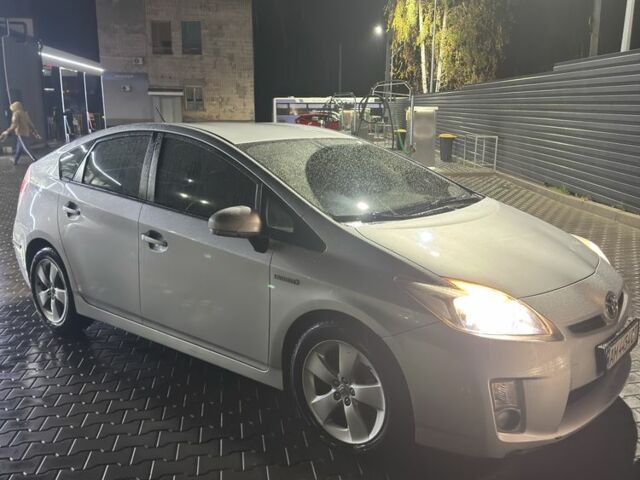 Серый Тойота Приус, объемом двигателя 1.8 л и пробегом 300 тыс. км за 10000 $, фото 2 на Automoto.ua