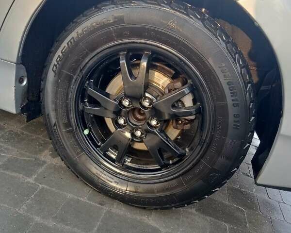 Серый Тойота Приус, объемом двигателя 1.8 л и пробегом 420 тыс. км за 8700 $, фото 6 на Automoto.ua