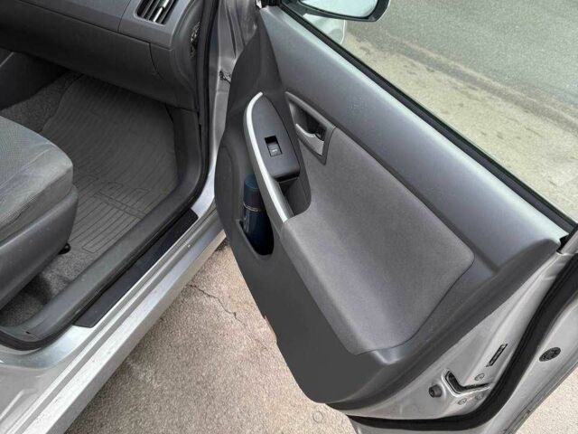 Серый Тойота Приус, объемом двигателя 1.8 л и пробегом 270 тыс. км за 8600 $, фото 7 на Automoto.ua