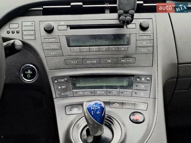 Серый Тойота Приус, объемом двигателя 1.8 л и пробегом 420 тыс. км за 9190 $, фото 4 на Automoto.ua