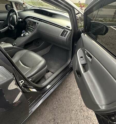 Серый Тойота Приус, объемом двигателя 1.8 л и пробегом 300 тыс. км за 11500 $, фото 4 на Automoto.ua