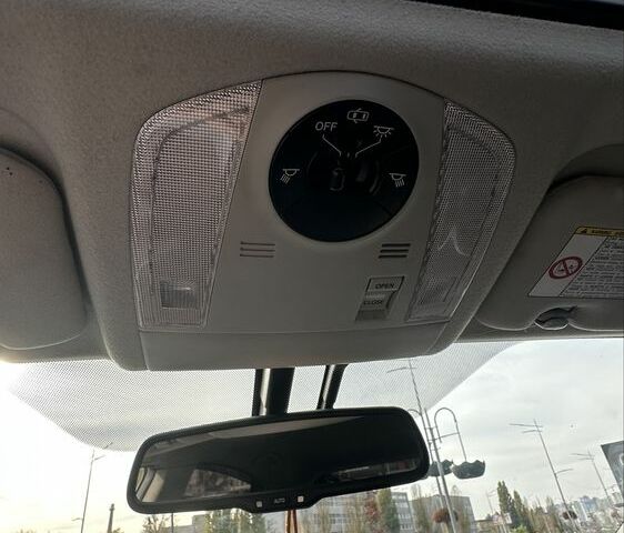 Серый Тойота Приус, объемом двигателя 1.8 л и пробегом 373 тыс. км за 11500 $, фото 3 на Automoto.ua