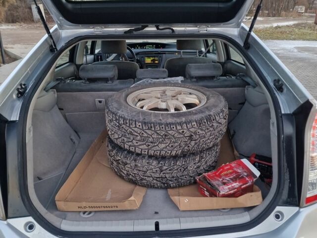 Серый Тойота Приус, объемом двигателя 1.8 л и пробегом 280 тыс. км за 10800 $, фото 4 на Automoto.ua