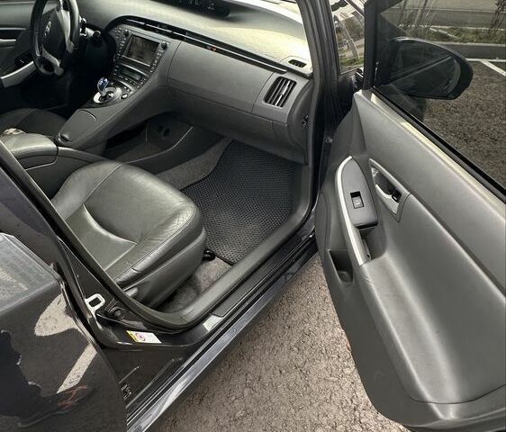 Серый Тойота Приус, объемом двигателя 1.8 л и пробегом 373 тыс. км за 11500 $, фото 10 на Automoto.ua