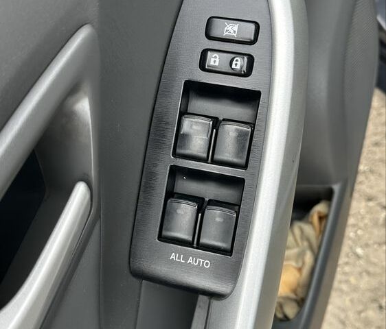 Серый Тойота Приус, объемом двигателя 1.8 л и пробегом 373 тыс. км за 11500 $, фото 1 на Automoto.ua