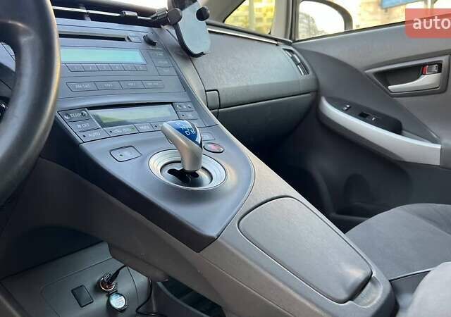 Сірий Тойота Пріус, об'ємом двигуна 1.8 л та пробігом 204 тис. км за 9490 $, фото 17 на Automoto.ua