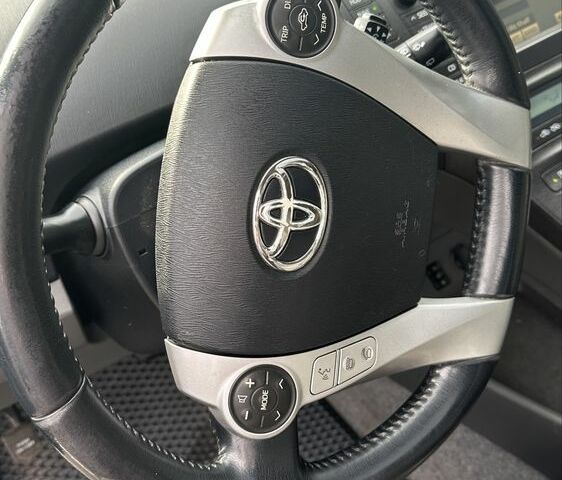 Серый Тойота Приус, объемом двигателя 1.8 л и пробегом 373 тыс. км за 11500 $, фото 2 на Automoto.ua